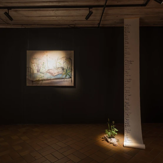 UMI Galerijoje - menininkės Simonos Kirstukaitės-Akulashvili paroda apie motinystę