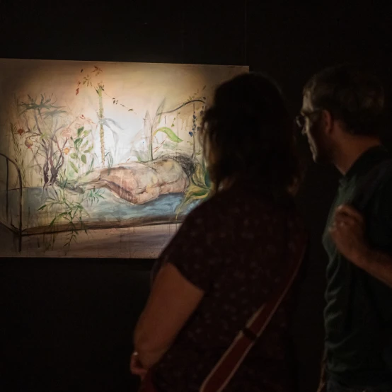 UMI Galerijoje - menininkės Simonos Kirstukaitės-Akulashvili paroda apie motinystę