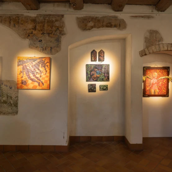 UMI Galerijoje – grupinė paroda „Nukritę į viršų“