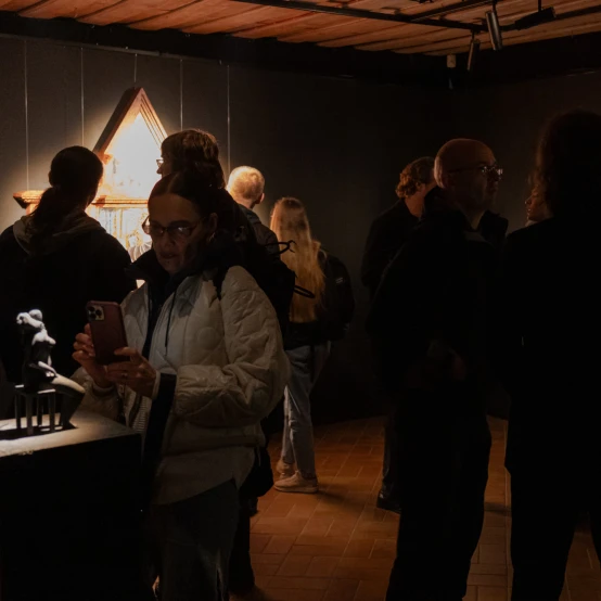UMI Galerijoje – grupinė paroda „Nukritę į viršų“