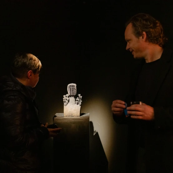 UMI Galerijoje – grupinė paroda „Nukritę į viršų“