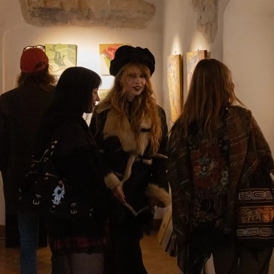 UMI Galerijoje – grupinė paroda „Nukritę į viršų“