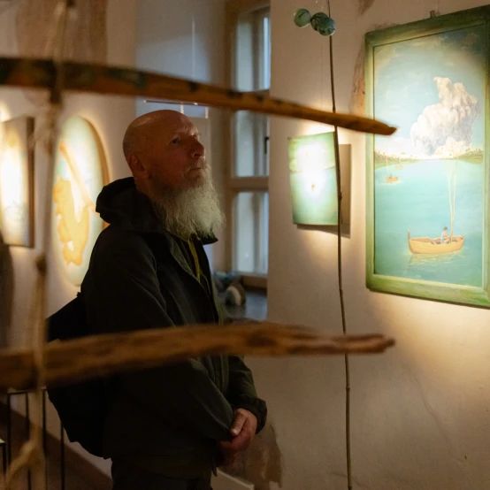 UMI Galerijoje – grupinė paroda „Nukritę į viršų“