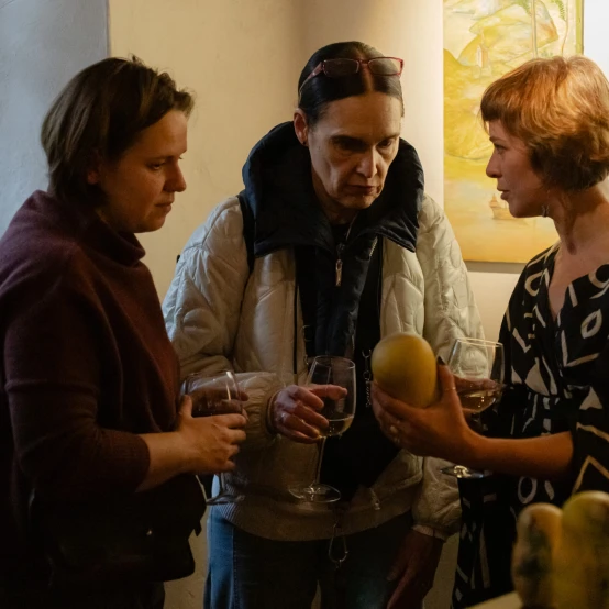 UMI Galerijoje – grupinė paroda „Nukritę į viršų“