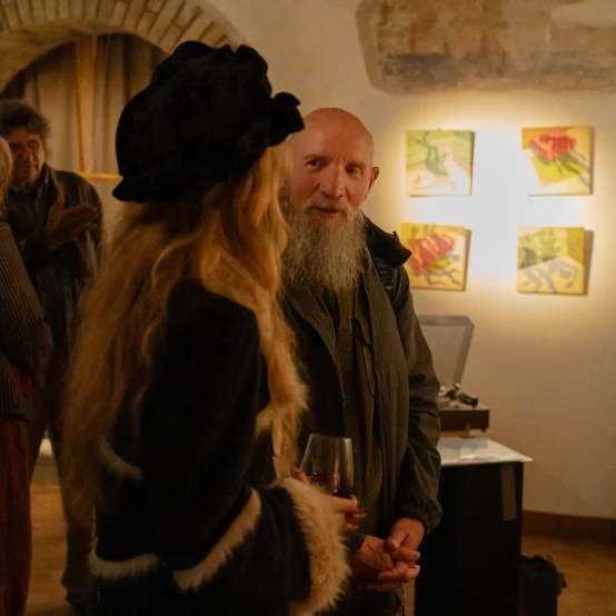UMI Galerijoje – grupinė paroda „Nukritę į viršų“