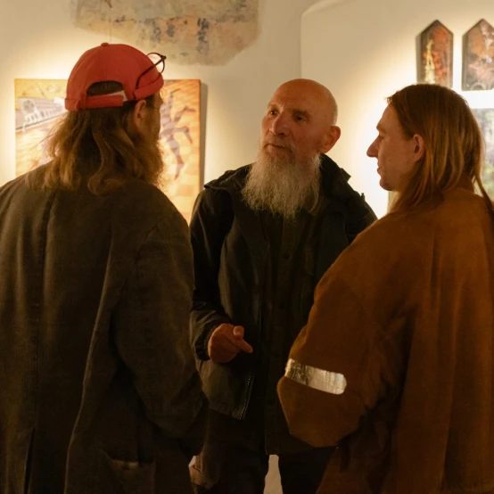 UMI Galerijoje – grupinė paroda „Nukritę į viršų“