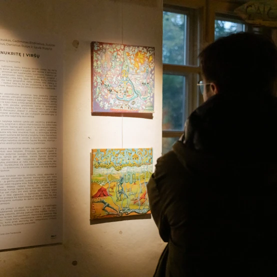 UMI Galerijoje – grupinė paroda „Nukritę į viršų“