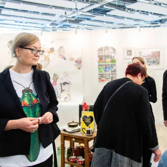 UMI rezidentė J. Skudutytė ArtVilnius meno mugėje pelnė geriausio jaunojo menininko titulą
