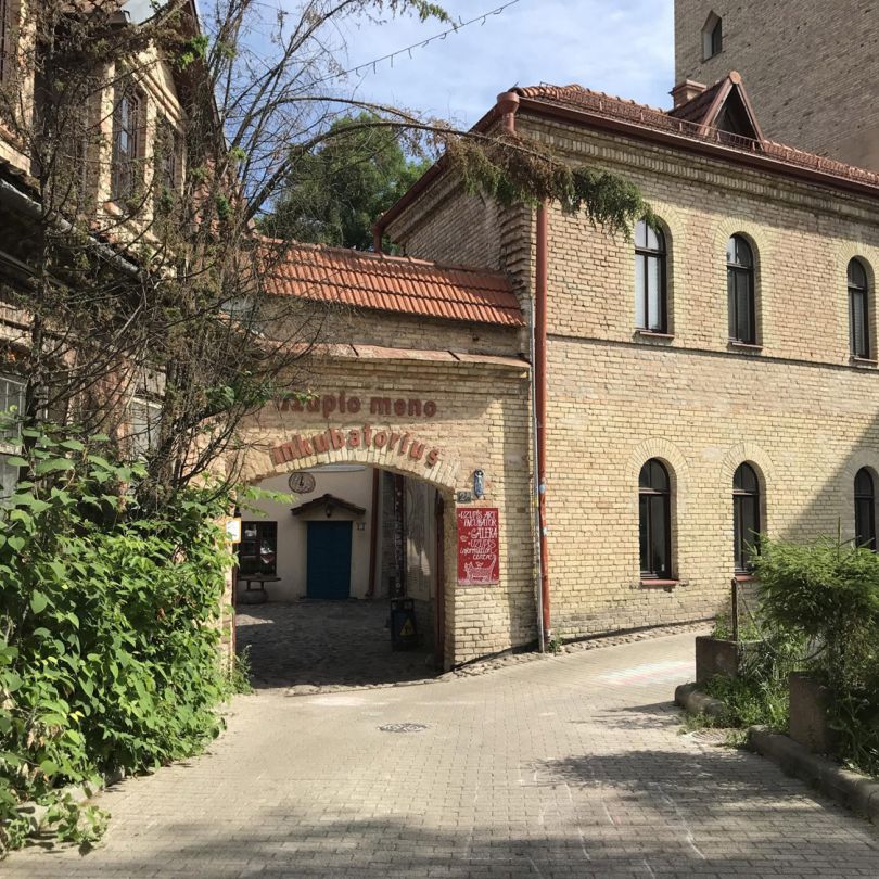 Konkursas patalpų lengvatinei nuomai rezidencijoje Užupyje (Užupio g. 2A)